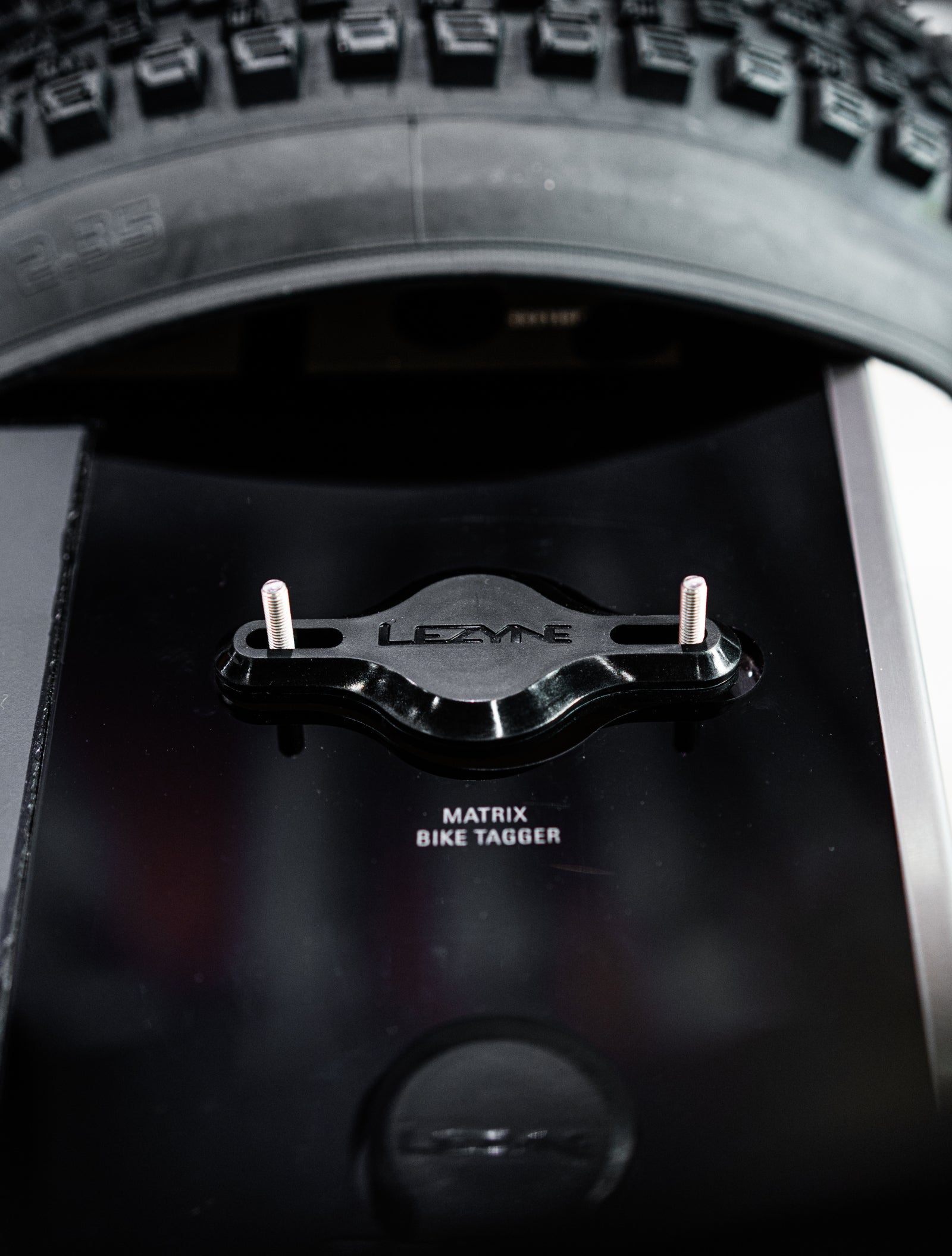 Antidiefstal Gps Airtag fietshouder Lezyne Matrix