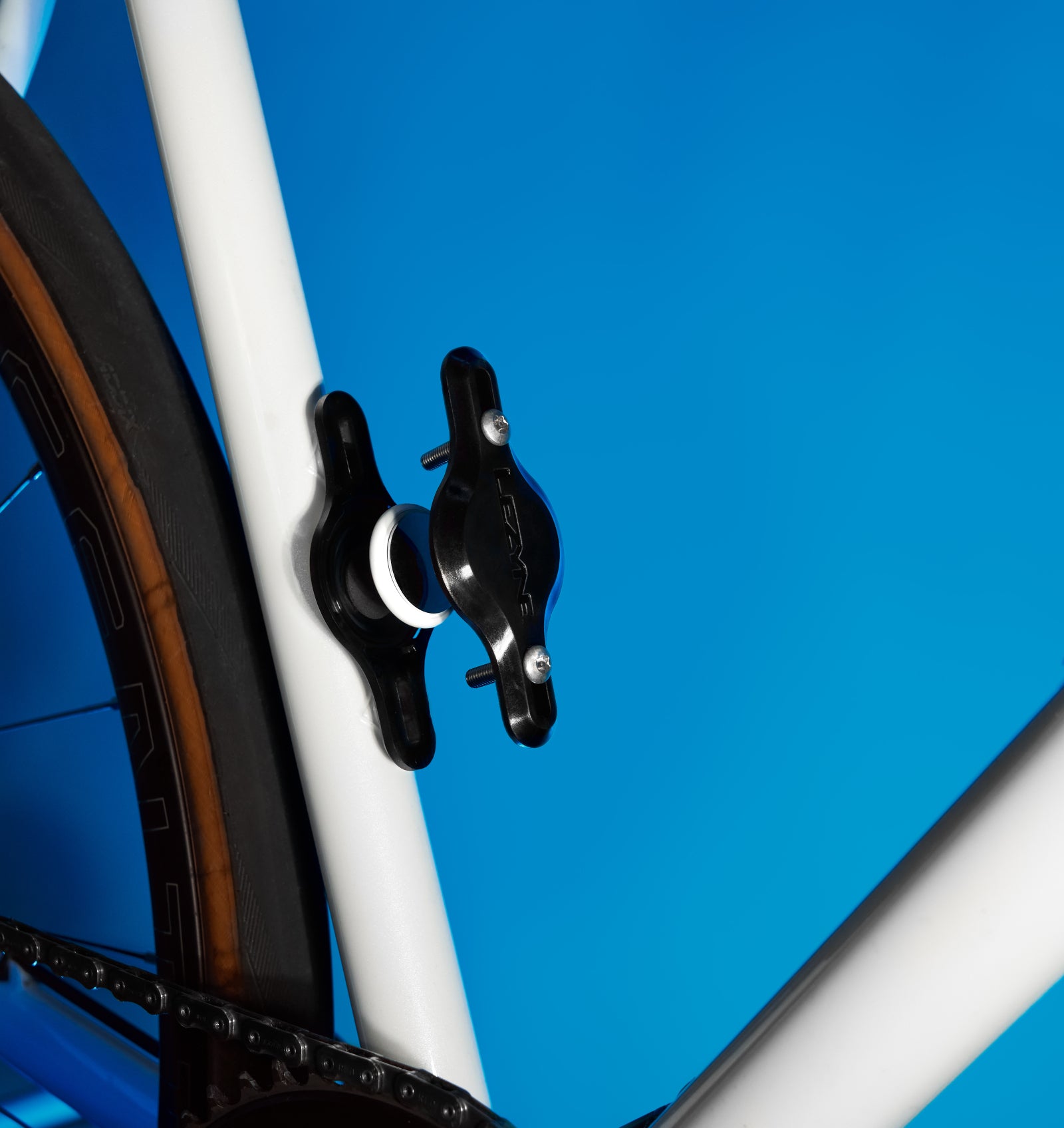Antidiefstal Gps Airtag fietshouder Lezyne Matrix