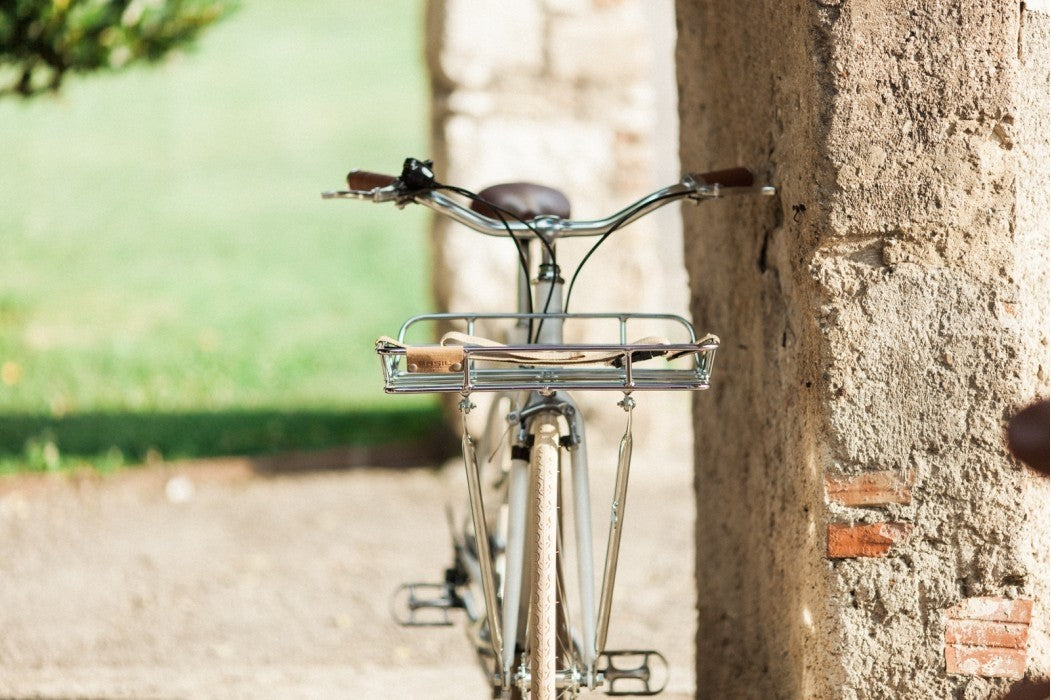 Porte-bagages avant Basil Portland argent avec bordures