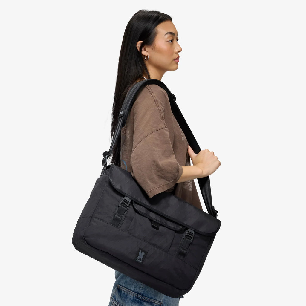 Chrome Midtown 20L Messenger shoulder bag