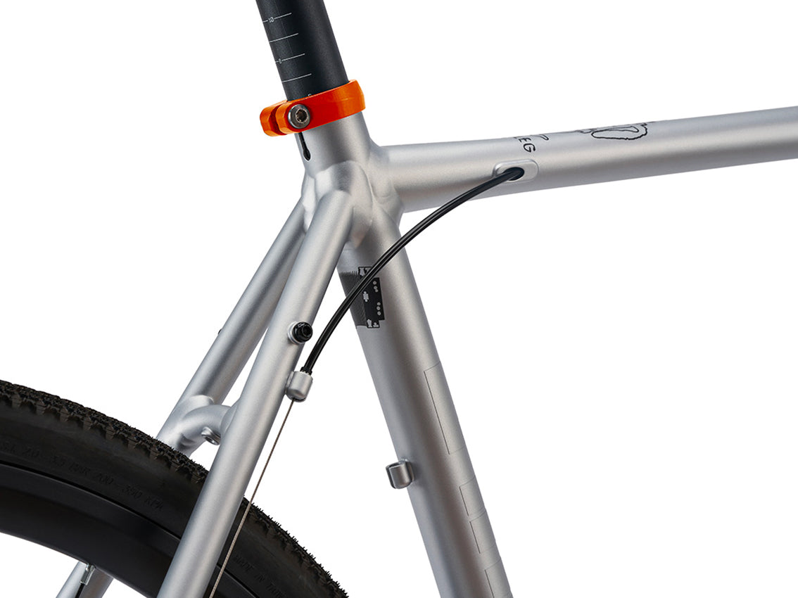Bicicleta urbana Cinelli Zydeco plateada pirata