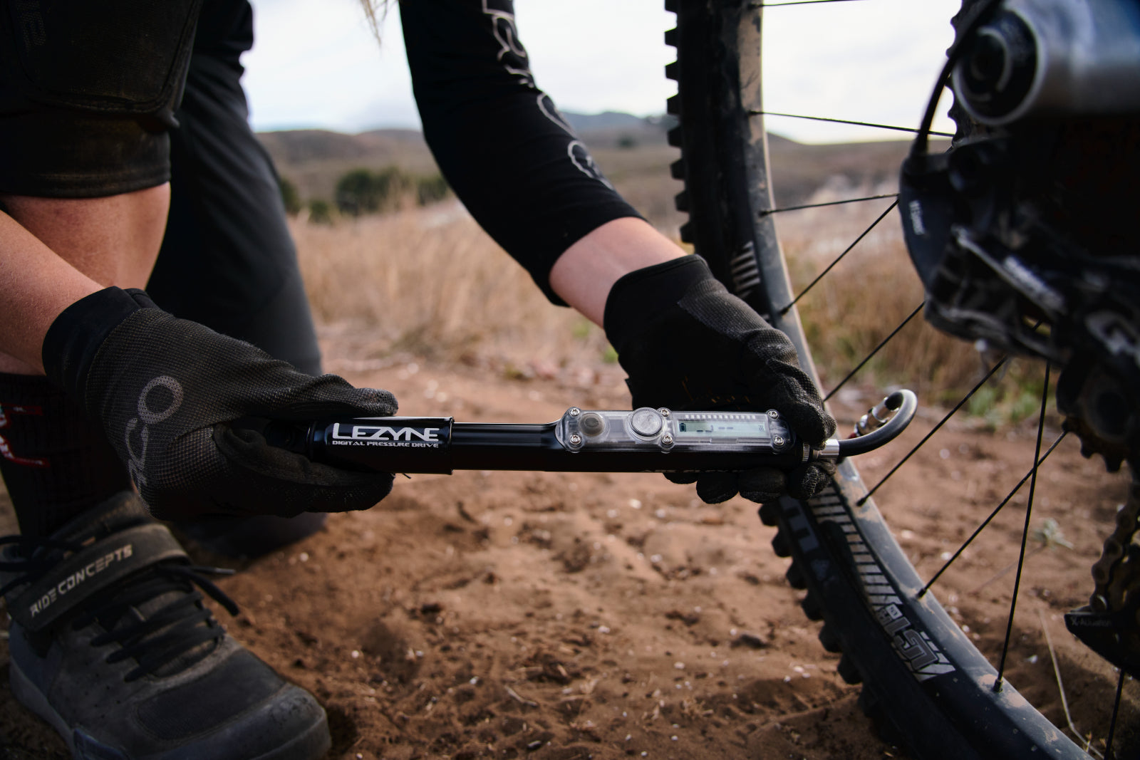 Handfietspomp met digitale manometer Lezyne CNC Digital Pressure Drive