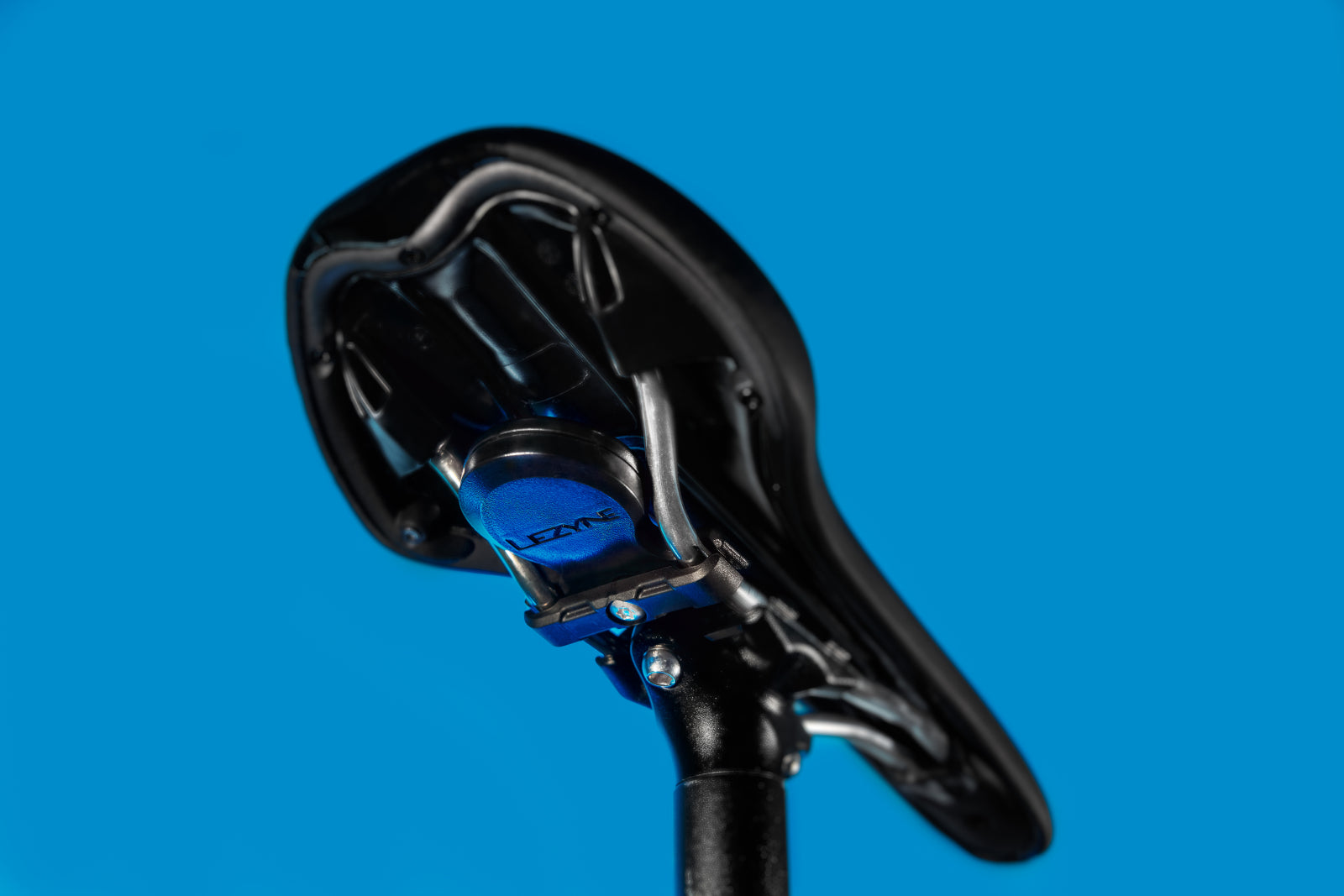 Lezyne Matrix zadel Gps Airtag anti-diefstal ondersteuning