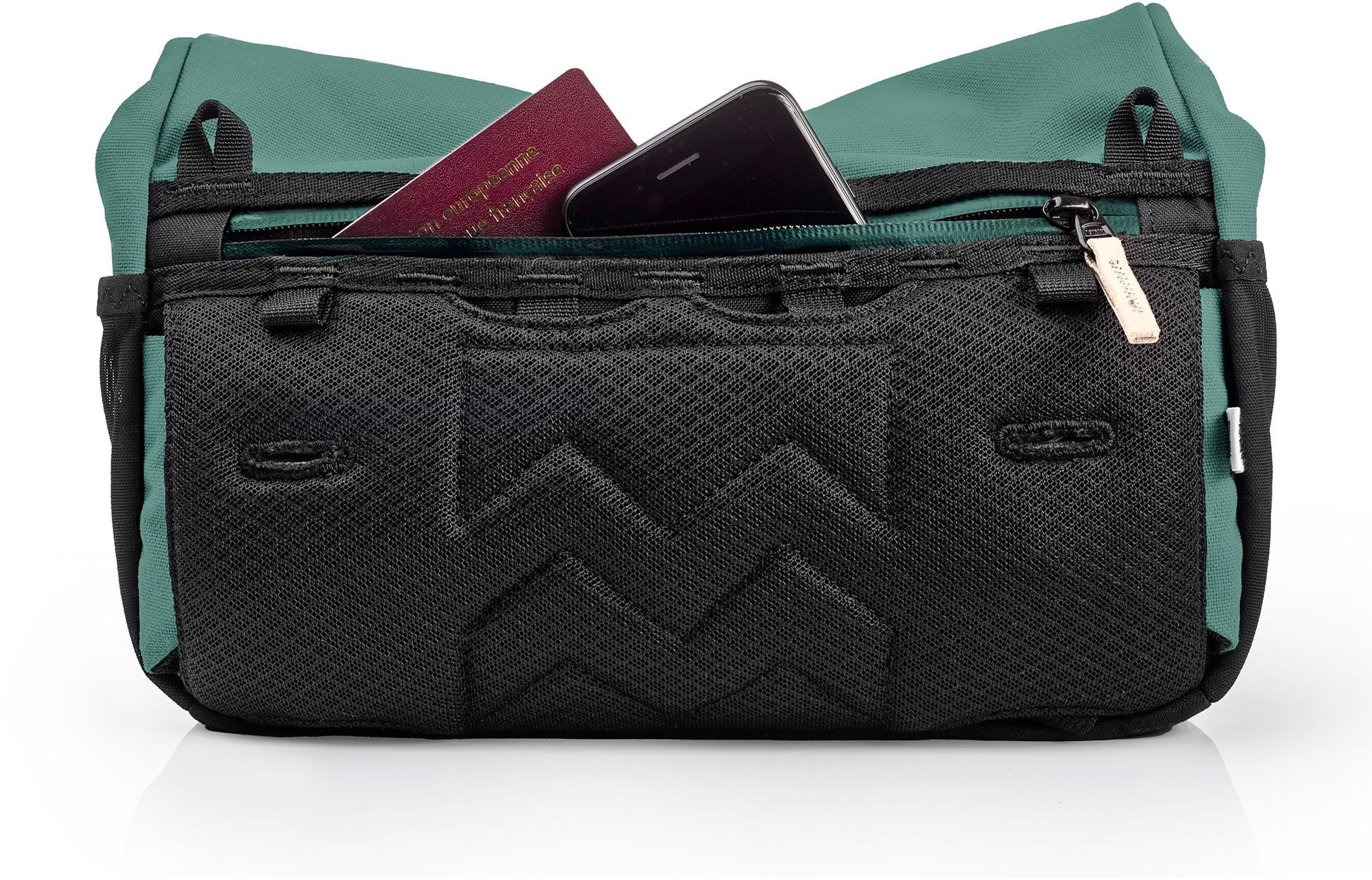 Green water / Beige leather
