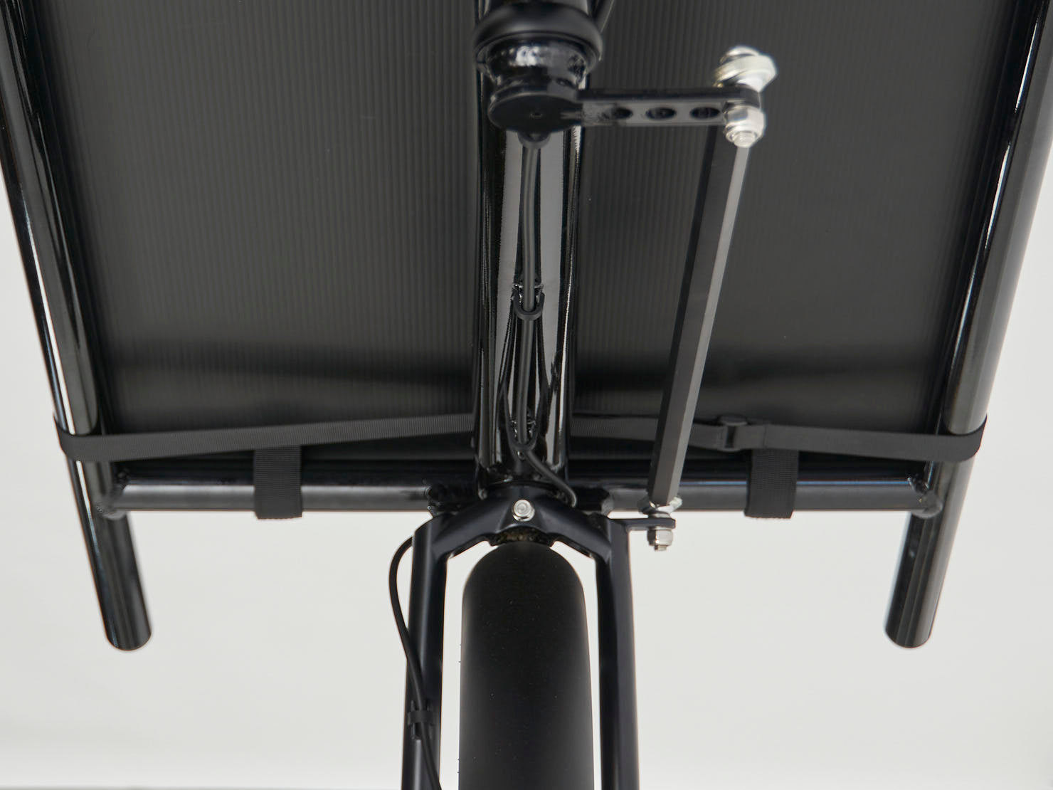 Omnium Foldable Cargo Box detail - latch and fold system close-up