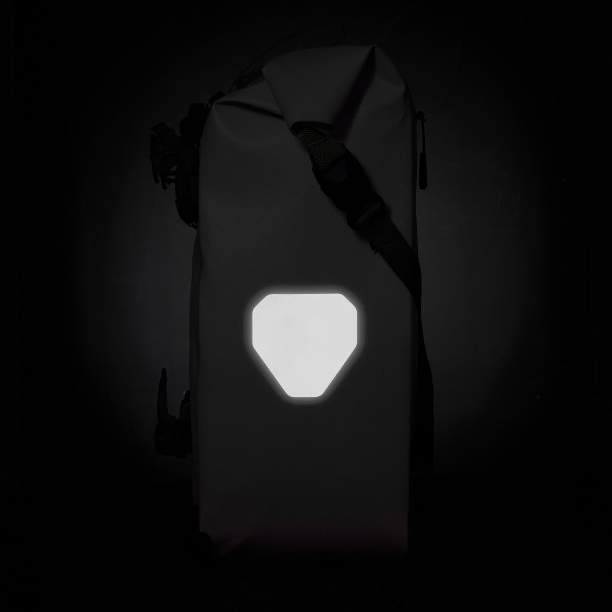 Ortlieb Back-Roller 20L Zip-Pocket TIDURA Black 3M Scotchlite reflector at night