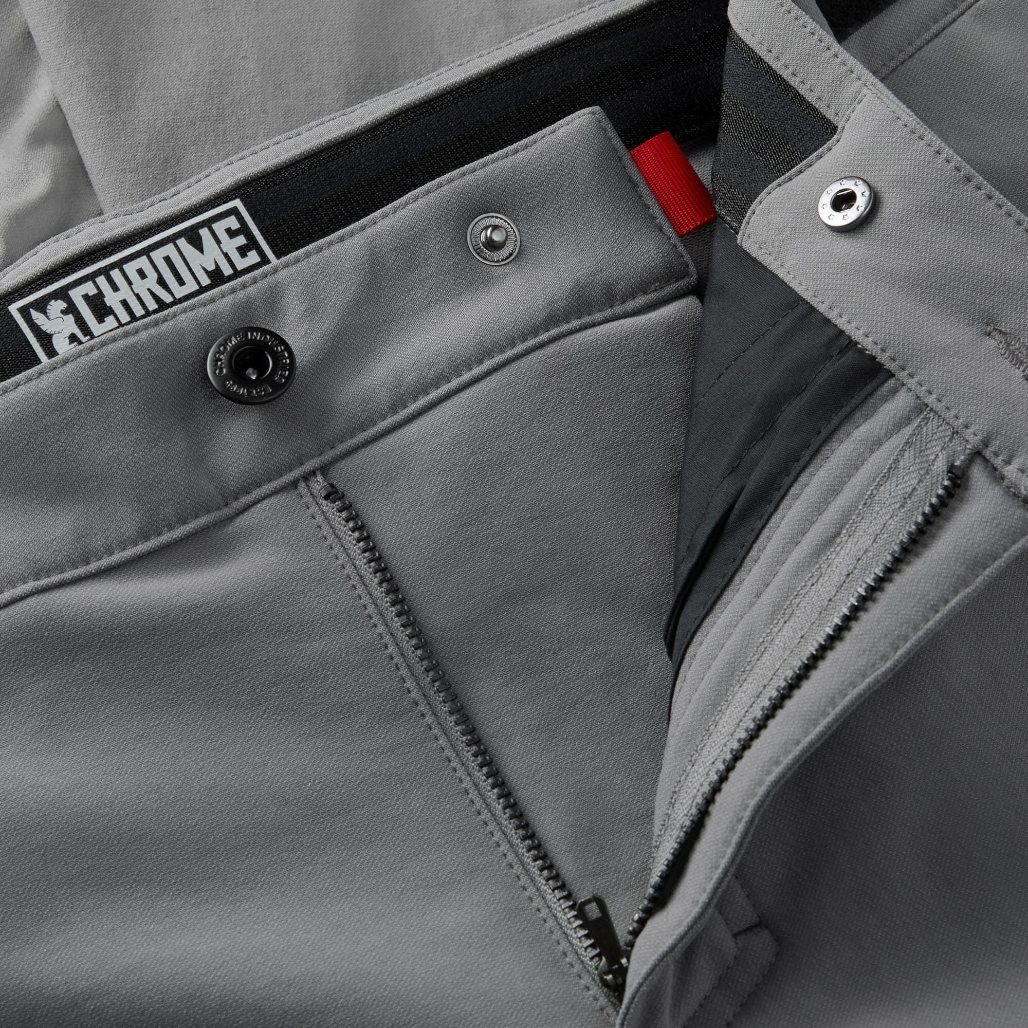 Kurze Chrome Sutro