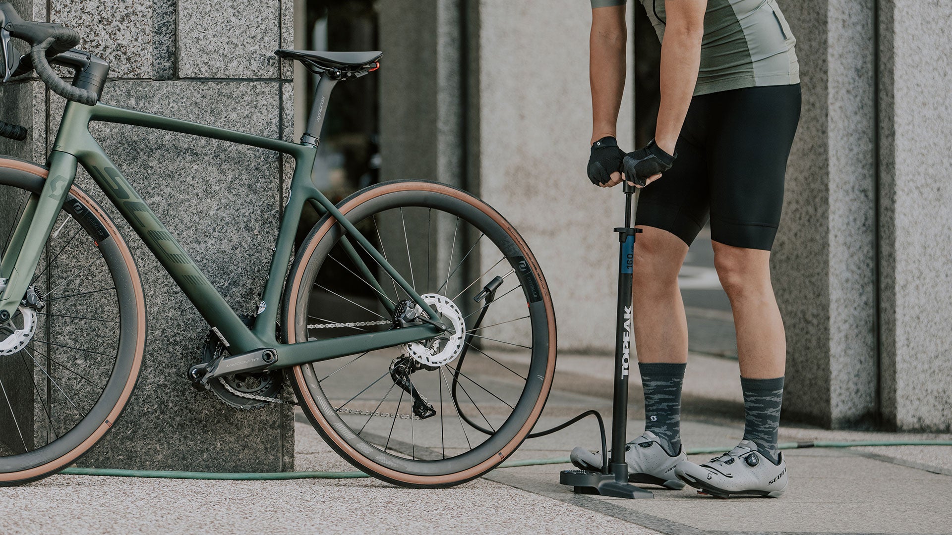 Pompe à pied Topeak JoeBlow Roadie EX