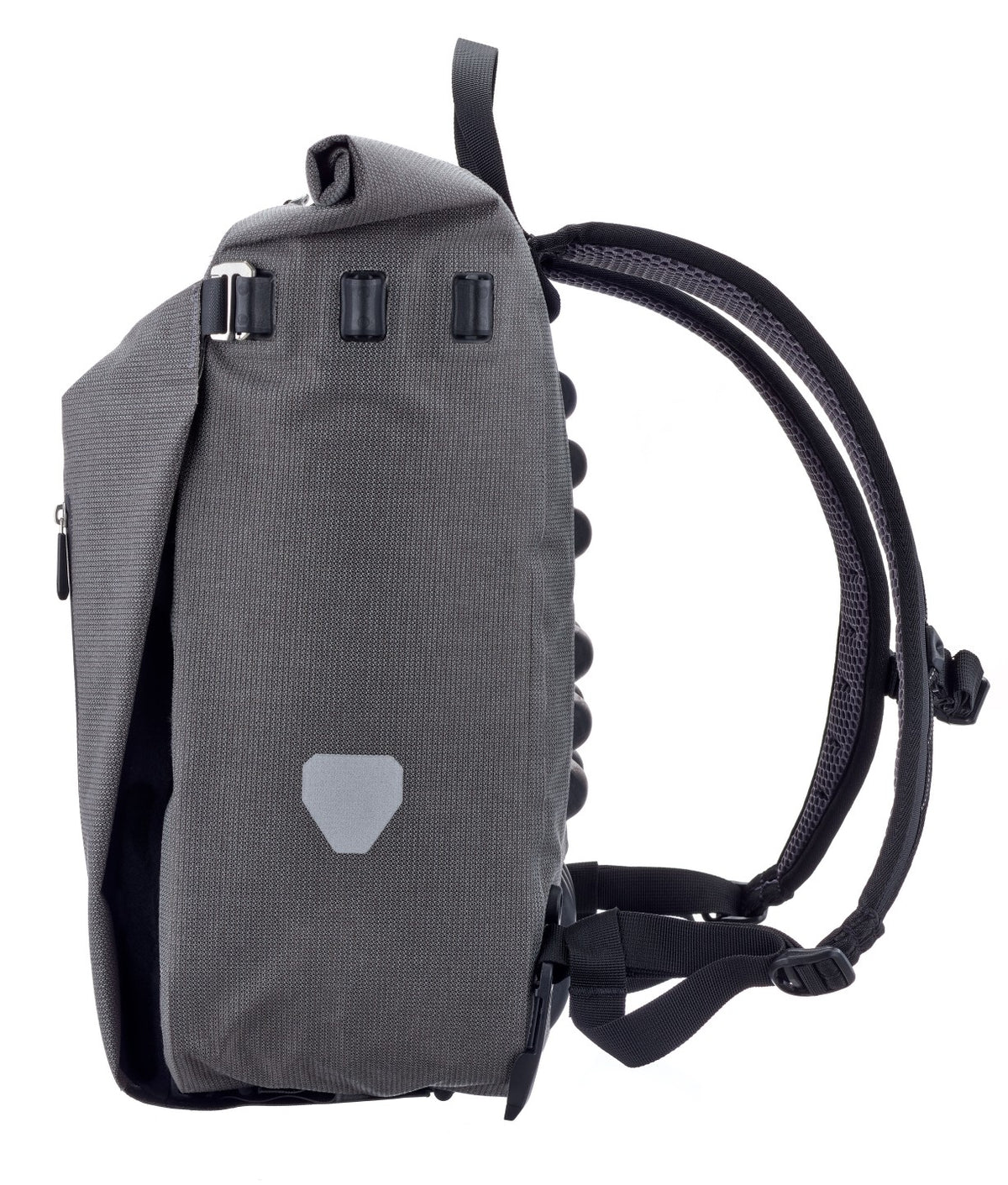 Ortlieb Vario Urban QL2.2 20L Pepper in use