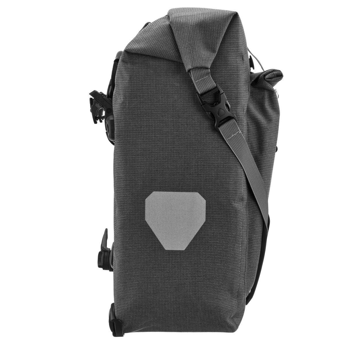Ortlieb Back-Roller Plus Urban QL2.2 20+3L Pepper on the rack