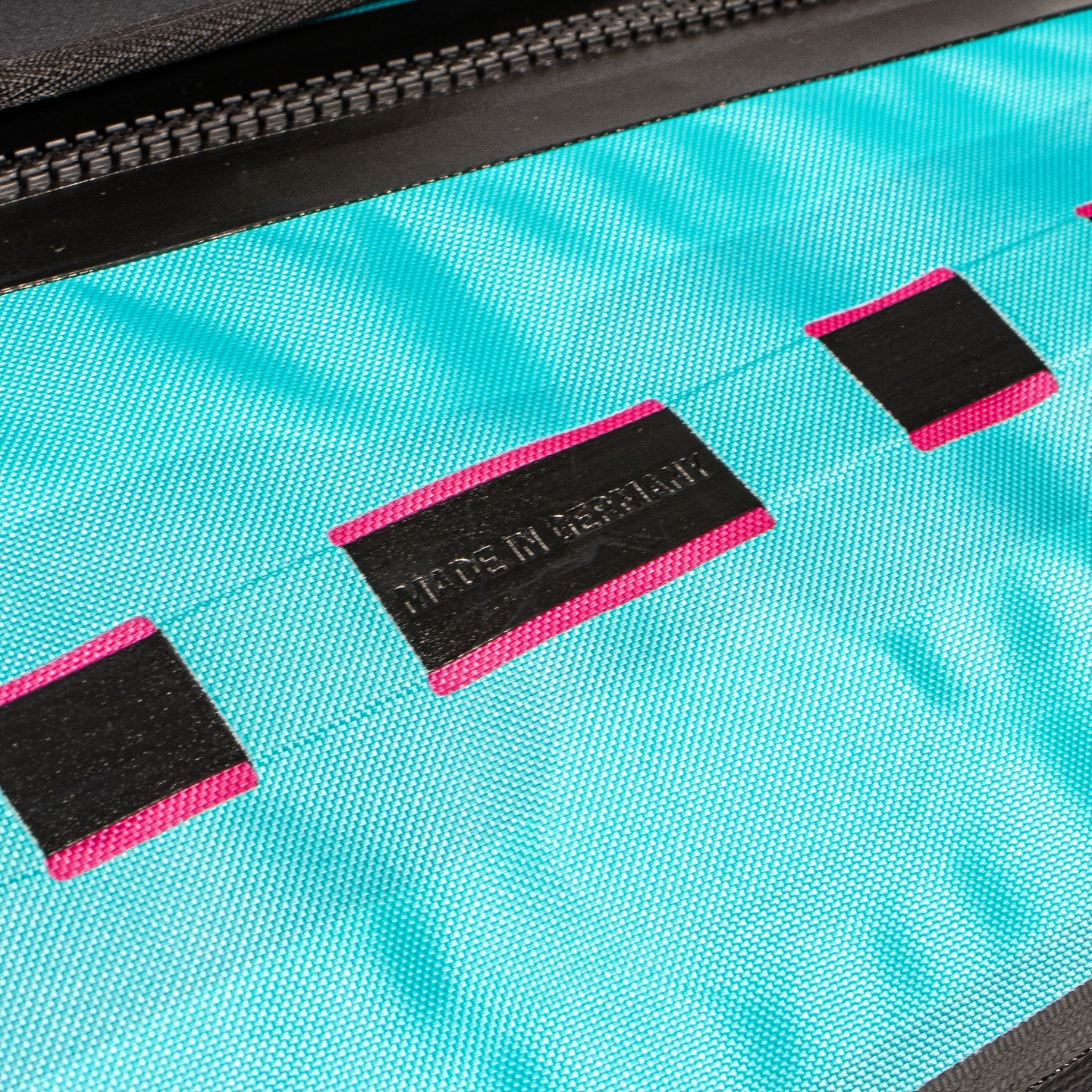 Ortlieb Duffle Lite Cyber travel bag cyber blue cyber pink