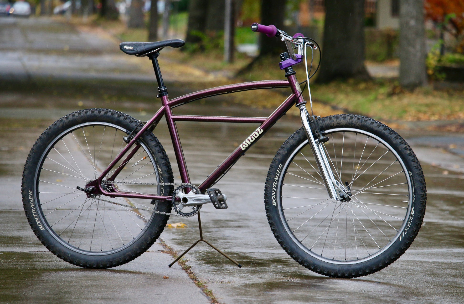 Wilde Moto Cruiser 26in frameset in Purple Pizazz, complete bike